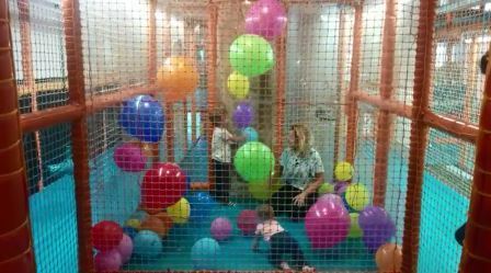 חדר בלונים מעופפים - תמונה מספר 1